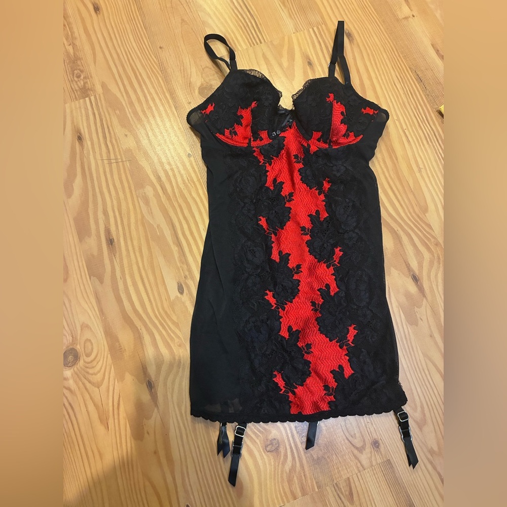Victoria secrets NWT Black & Red Lace Chemise with Garter Straps